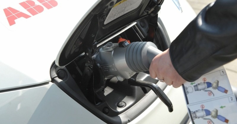 Elektromos töltőoszlopok telepítése