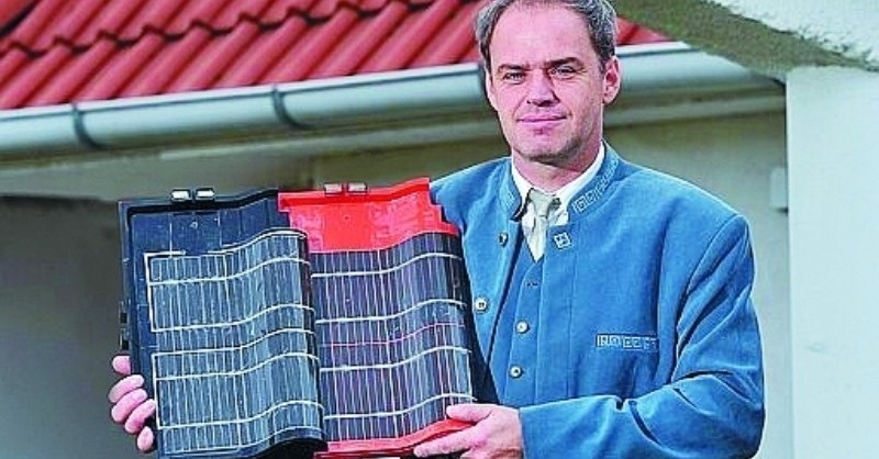Indul a magyar napelemes tetőcserép gyártása