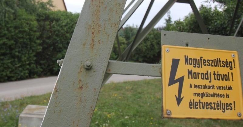 Eltüntetik az államtitkár nyaralója felől a légvezetékeket