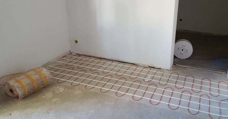 Veszélyes, ha elektromos padlófűtést teszünk a fürdőszobába?