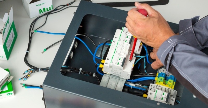 Milyen áram-védőkapcsolót használjunk az elektromosautó-töltőállomásokban?