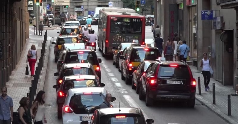 Kitiltották a szennyező autókat Barcelonából