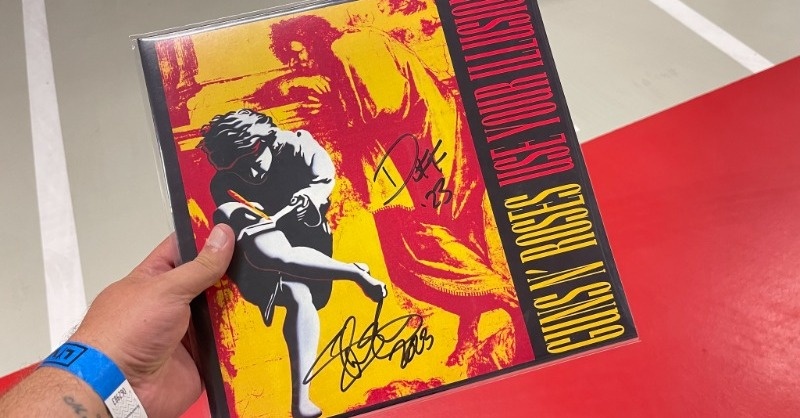 Mit keres egy dedikált Guns N’ Roses lemez a Villanyszerelők Lapjában?